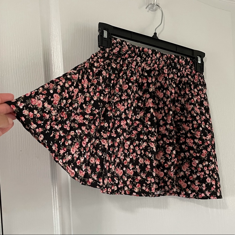 LA Hearts Floral Mini Skirt Size XS - Picture 3 of 4